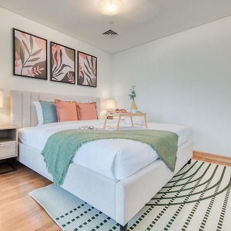 Unbeatable Rate Stylish 1Br With Balcony Near Metro By Deluxe Holiday Homes Dubai Exteriör bild