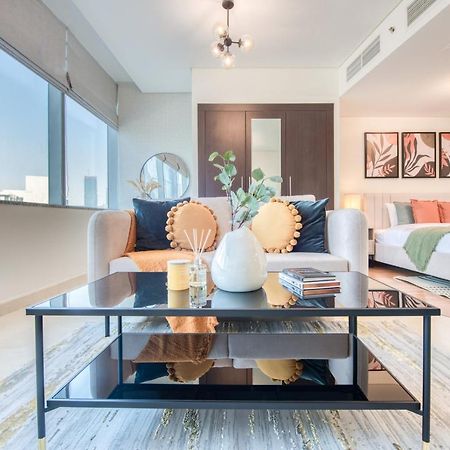 Unbeatable Rate Stylish 1Br With Balcony Near Metro By Deluxe Holiday Homes Dubai Exteriör bild