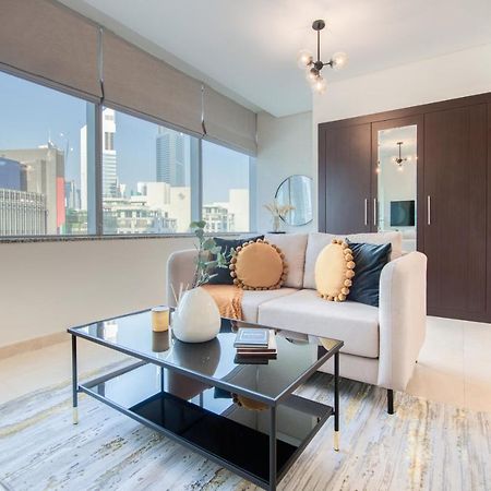 Unbeatable Rate Stylish 1Br With Balcony Near Metro By Deluxe Holiday Homes Dubai Exteriör bild