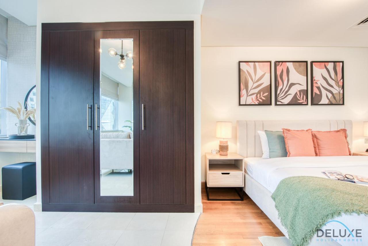 Unbeatable Rate Stylish 1Br With Balcony Near Metro By Deluxe Holiday Homes Dubai Exteriör bild