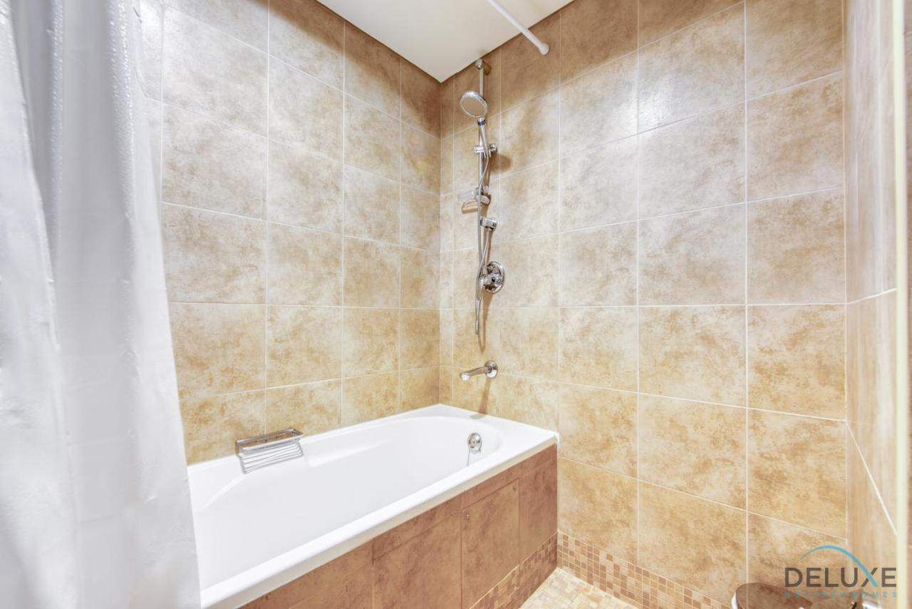 Unbeatable Rate Stylish 1Br With Balcony Near Metro By Deluxe Holiday Homes Dubai Exteriör bild