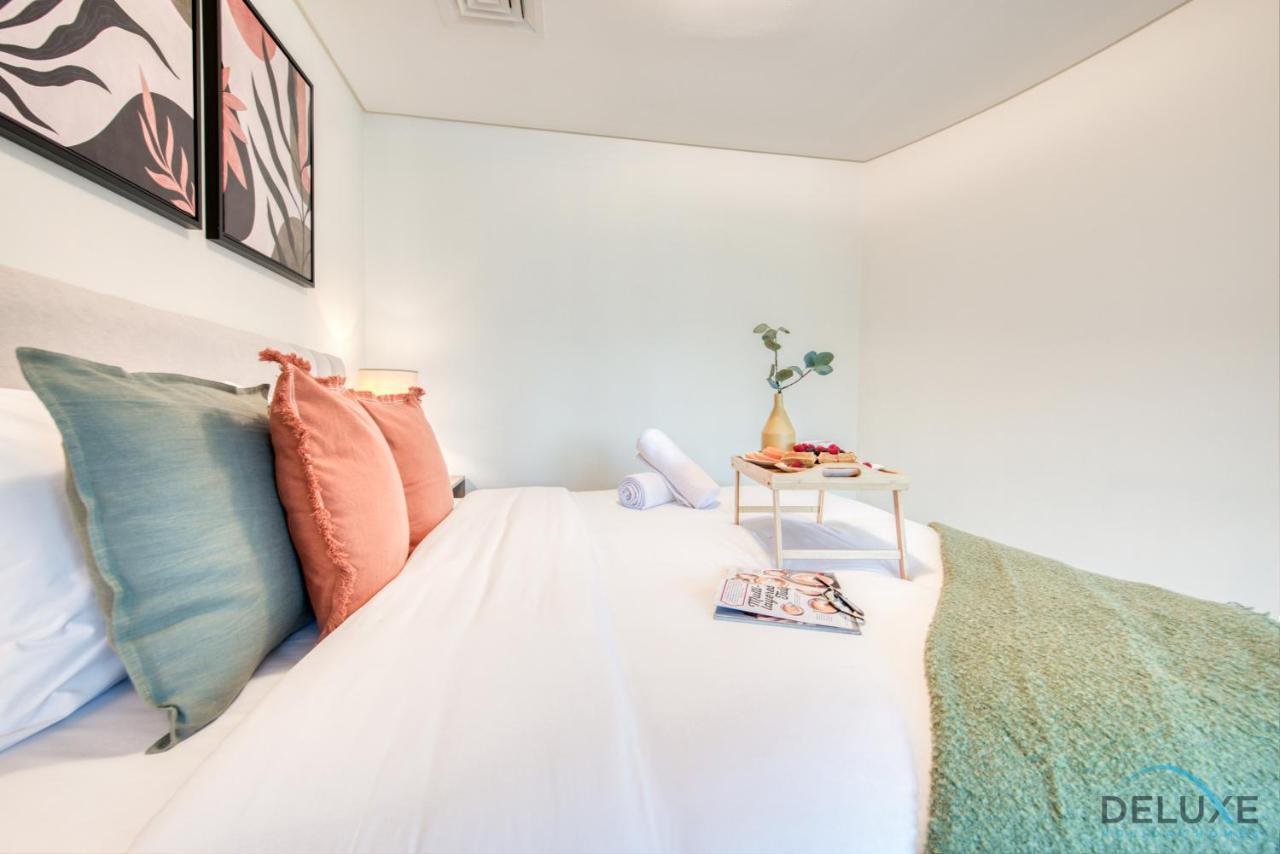 Unbeatable Rate Stylish 1Br With Balcony Near Metro By Deluxe Holiday Homes Dubai Exteriör bild